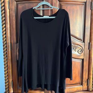 Corner Clothing Long sleeve black knit tunic- one size